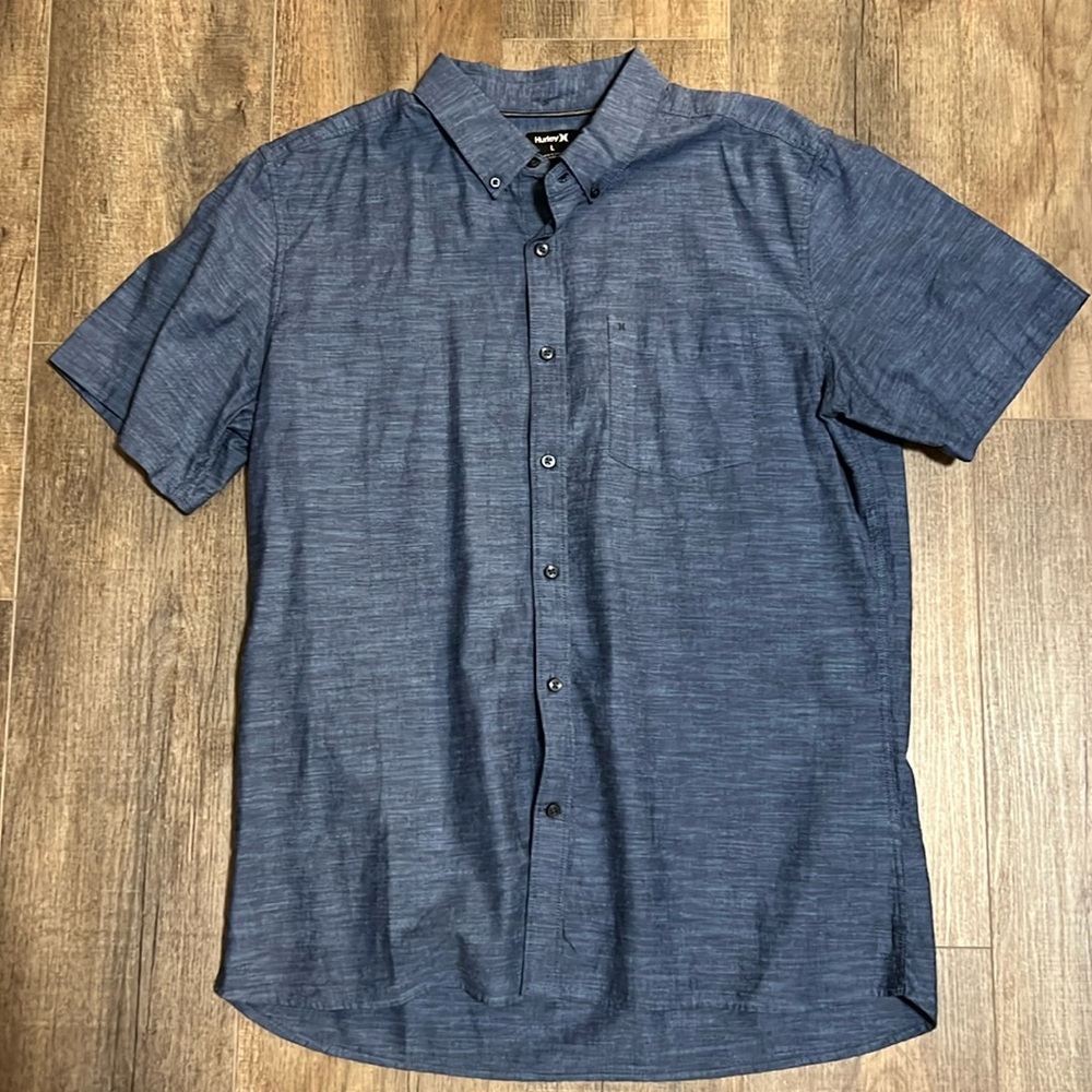 Hurley Classic Fit Men’s Button Down-Large
